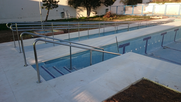 Barandilla piscina municipal Almogía